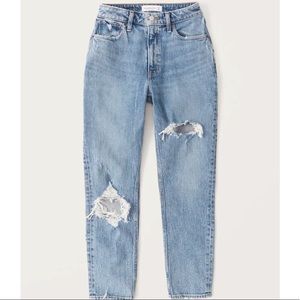 NWOT Curve Love High Rise Ripped Mom Jeans - 33L